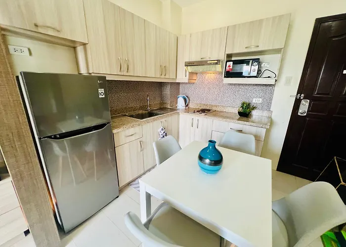 Center 1-bedroom With Balcony And Washer Cebu